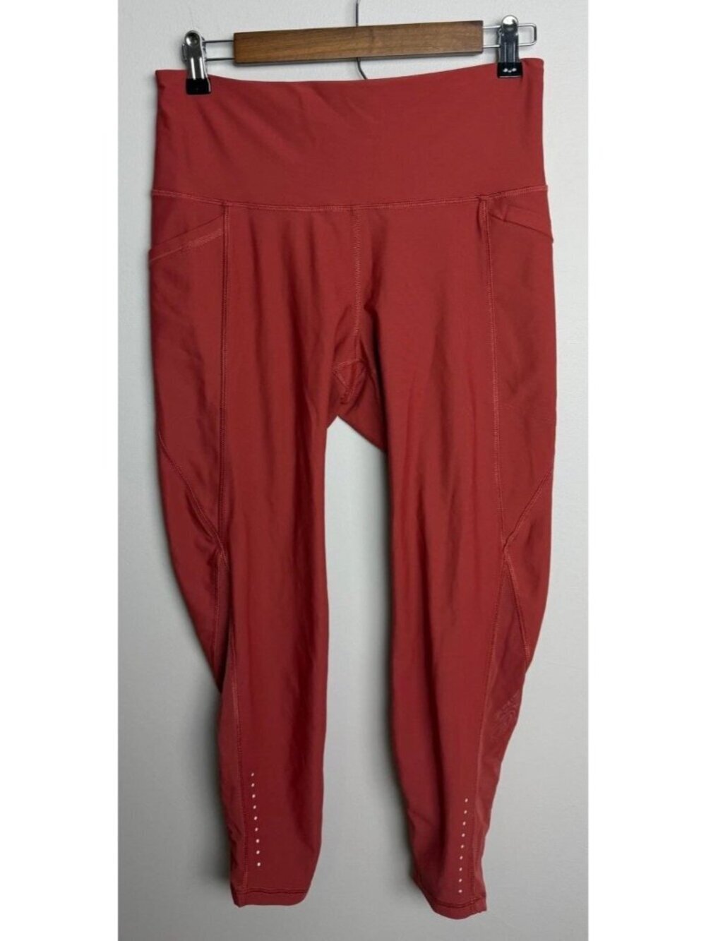 Old Navy Active Elevate High Waisted Leggings Size Large Red Pockets Mesh Womens